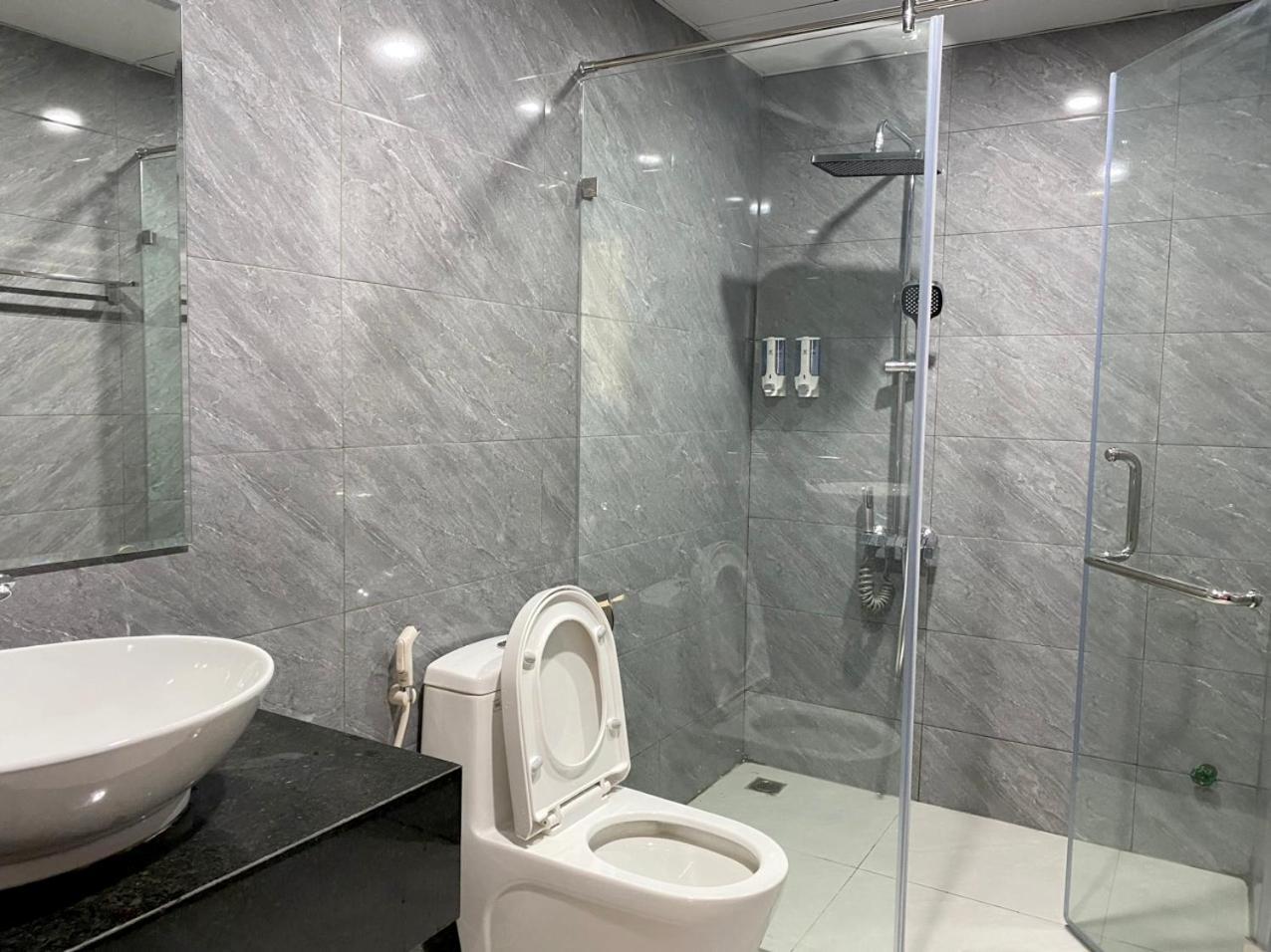 NguyẽN QuyèN Hotel Hanoi Esterno foto