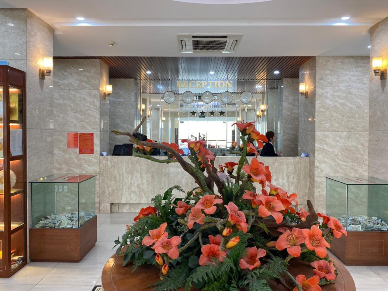NguyẽN QuyèN Hotel Hanoi Esterno foto