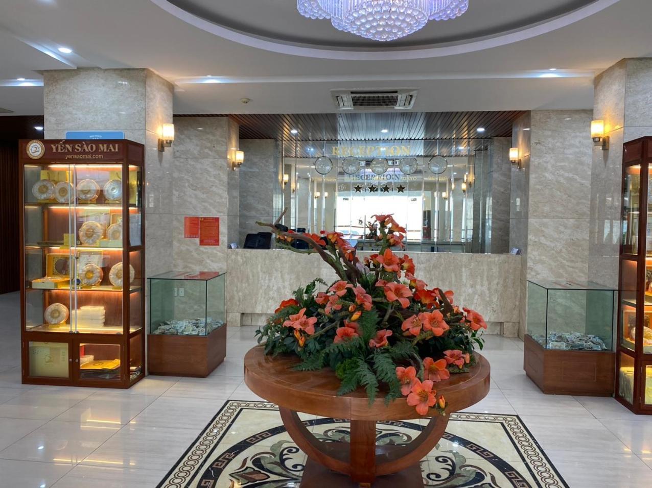 NguyẽN QuyèN Hotel Hanoi Esterno foto