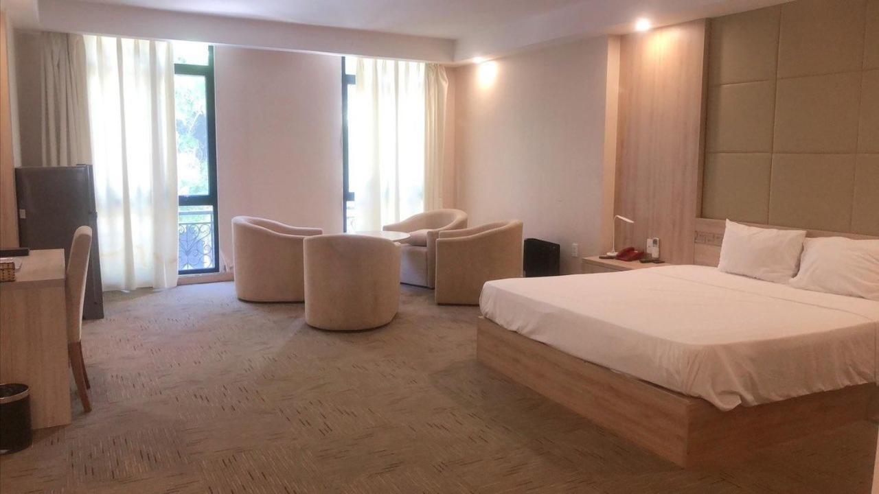 NguyẽN QuyèN Hotel Hanoi Esterno foto