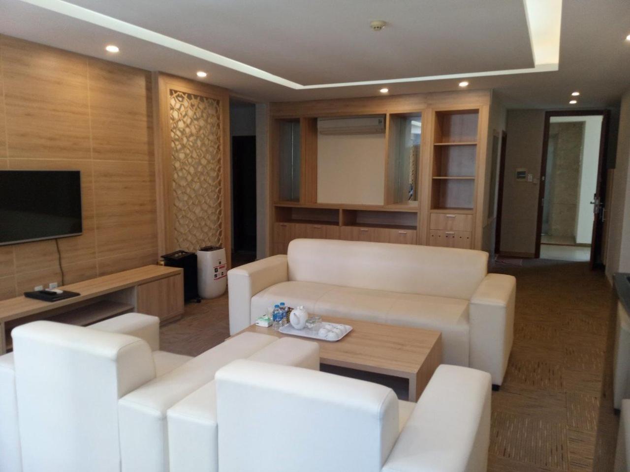 NguyẽN QuyèN Hotel Hanoi Esterno foto